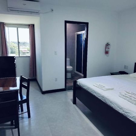 Day And Night Hotel Belmopan Extérieur photo