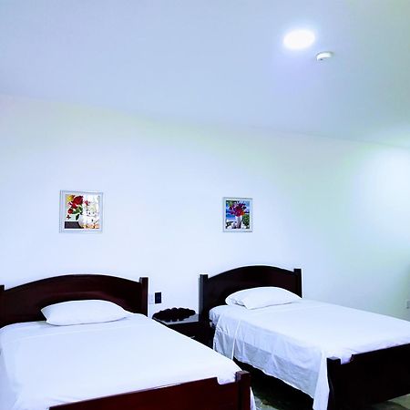 Day And Night Hotel Belmopan Extérieur photo