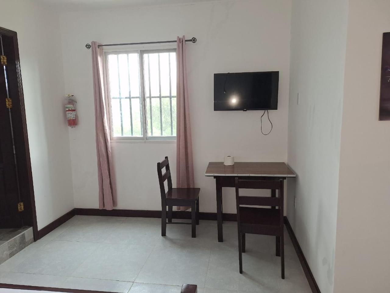 Day And Night Hotel Belmopan Extérieur photo